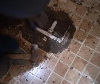 重庆市卫生间漏水维修公司为您分享下卫生间渗水如何处理及注意事项